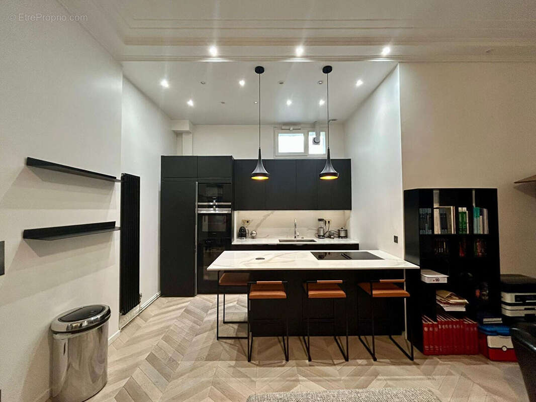 Appartement à PARIS-16E