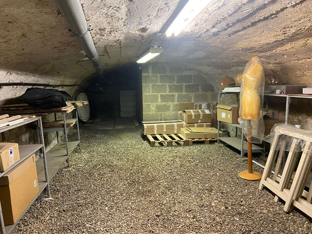 Très belle affaire pour cette boutique de vêtement en centre ville Vendôme.. - photo 12