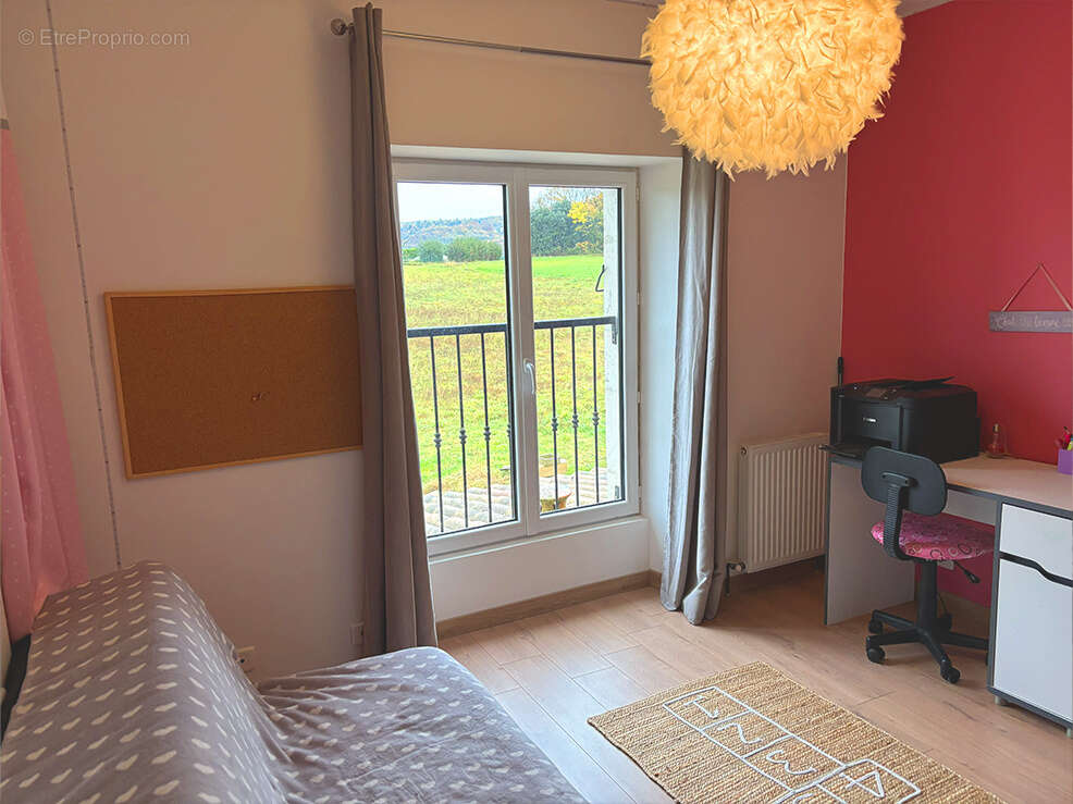 Maison à MONTBOUCHER-SUR-JABRON