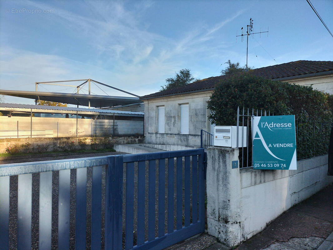 Commerce à TONNAY-CHARENTE