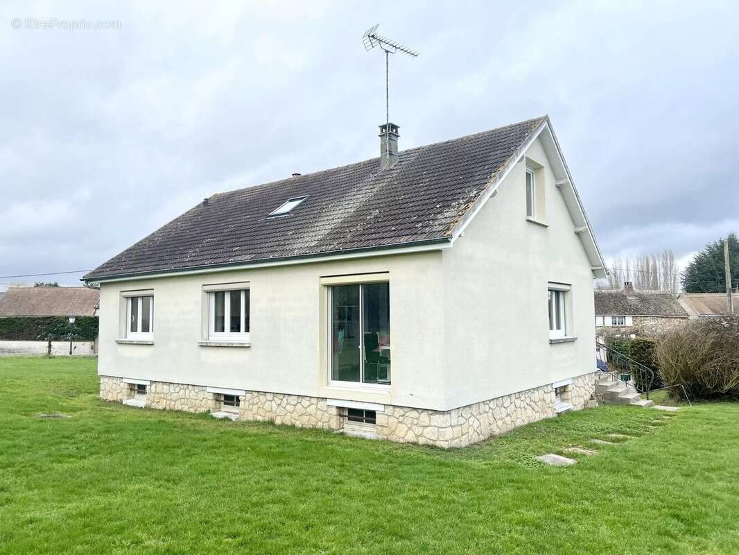 Maison à HOUDAN