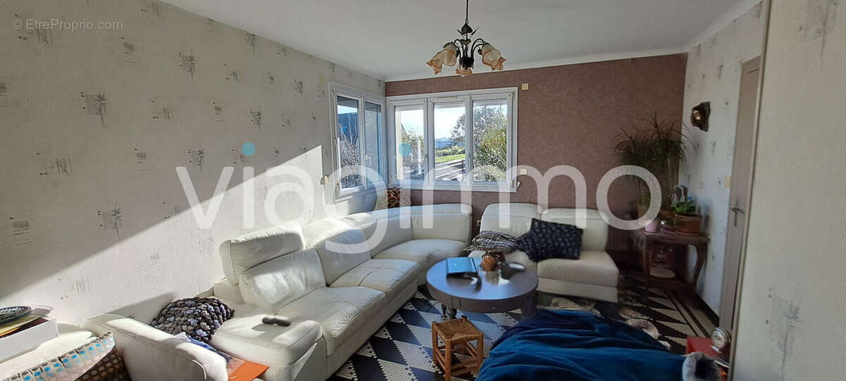 MAUGES-SUR-LOIRE  Maison rénovée 192 m² - photo 8