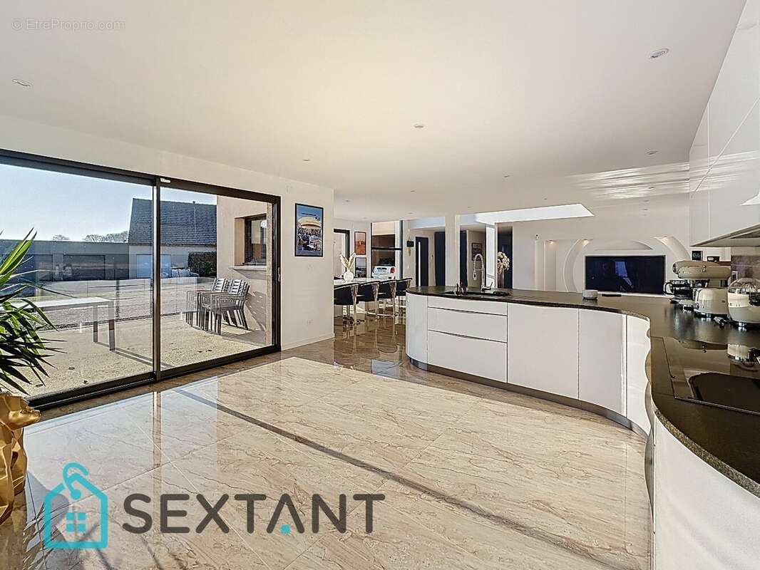 Maison 380 m2 terrain de 1800 m2 - photo 4
