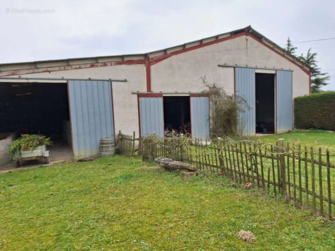 Maison de campagne, grange et terrain - photo 8