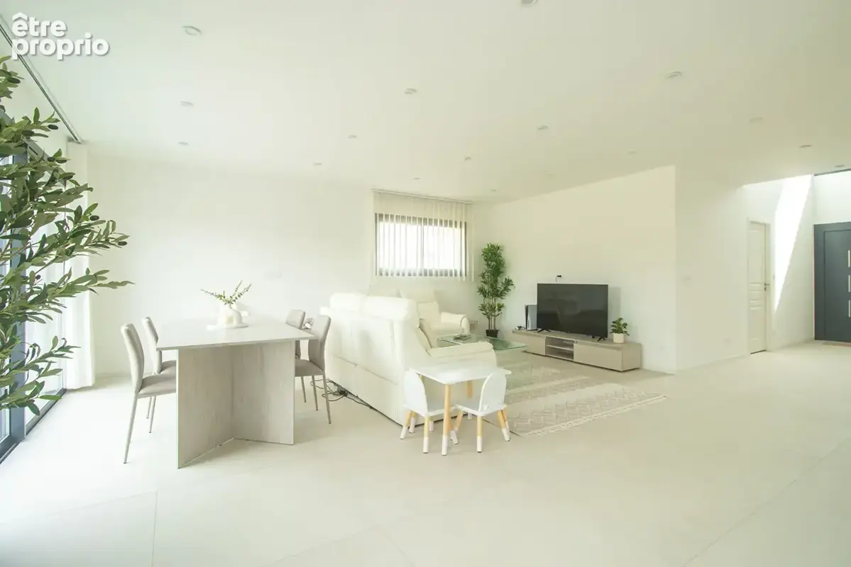 Maison contemporaine - 6 pièces - 145 m² - 4 chambres - Terrasse, Jardin et Garage - photo 8
