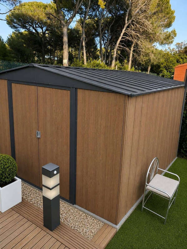 Hameau du camp du castellet (var) 200 m2 + habitat residentiel de plain pied - t3 - domaine securise - photo 8