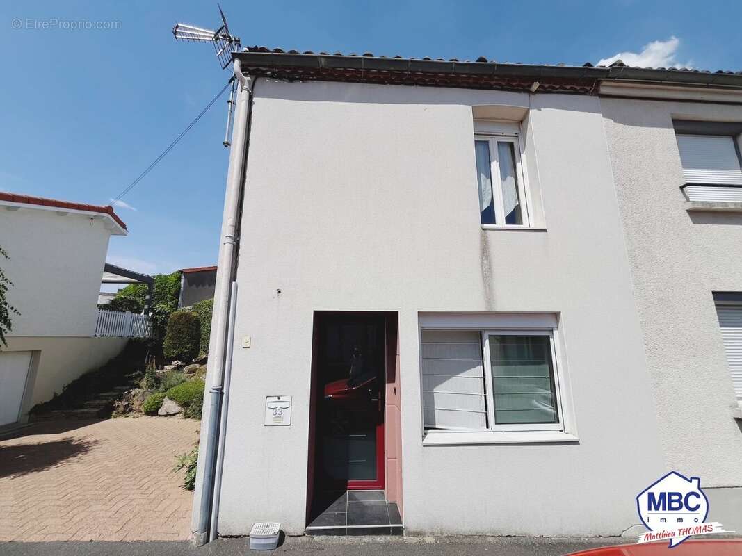 Maison à SAINT-MACAIRE-EN-MAUGES