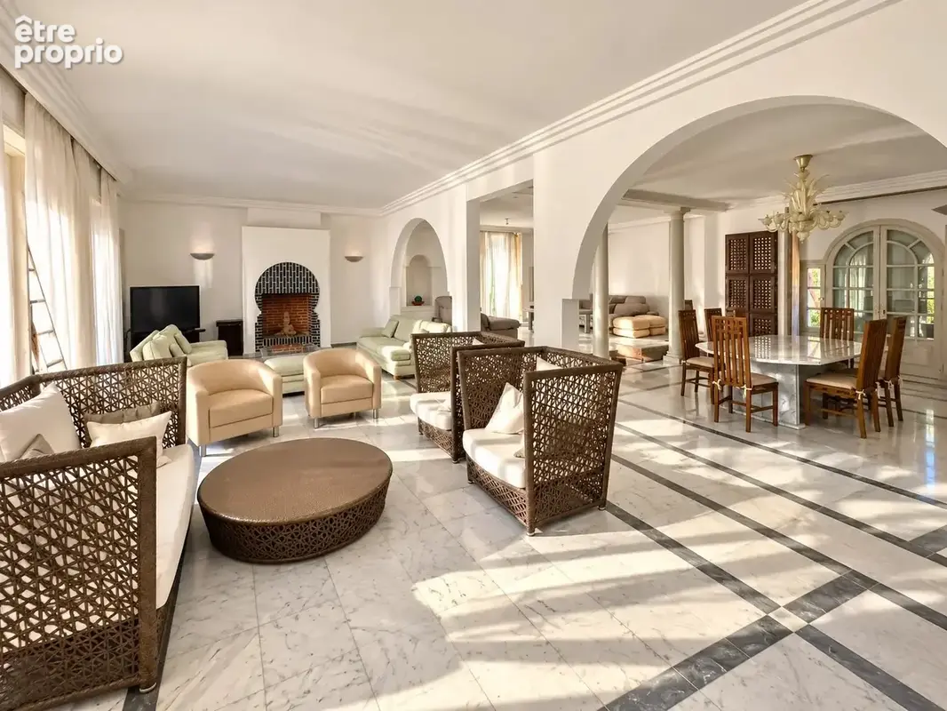  Belle demeure de 350 m² habitable – Proche Clinique Clémenville– Terrain de 1 000 m² avec piscine - photo 4
