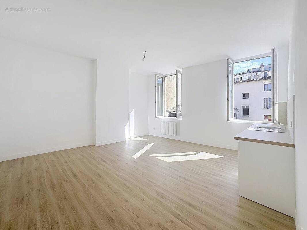 Appartement à MARSEILLE-1E