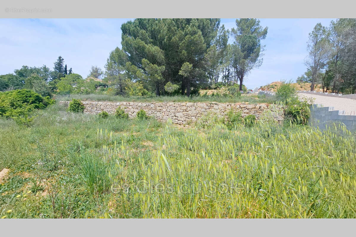 Terrain à CAMPS-LA-SOURCE