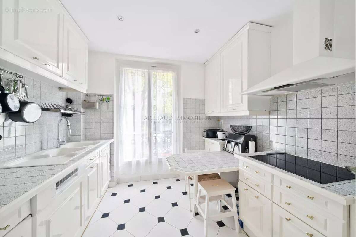 Appartement à PARIS-11E