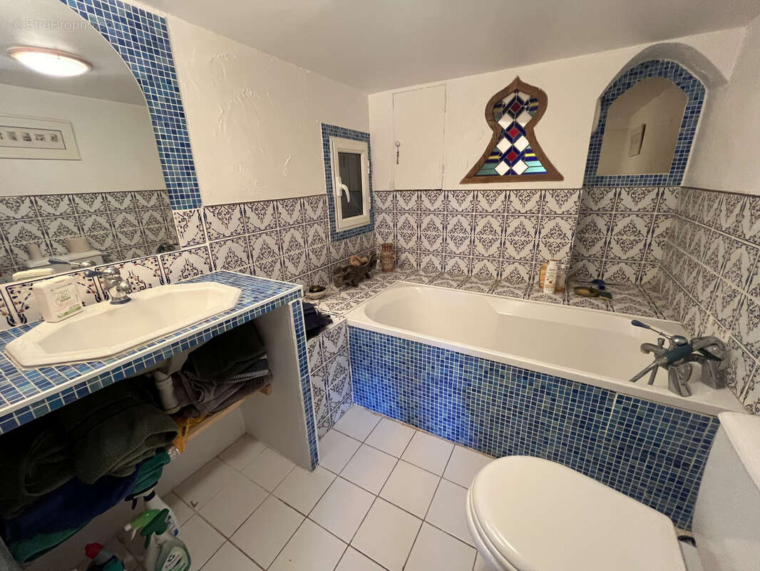 Maison à LE REVEST-LES-EAUX