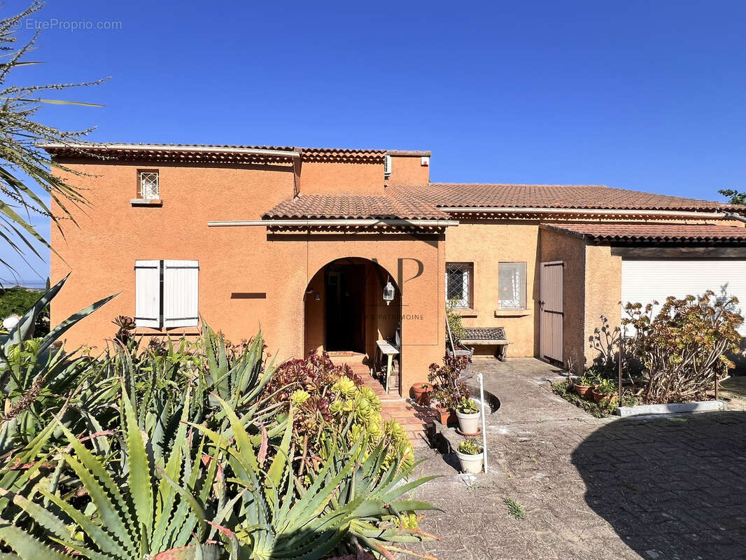 Maison familiale avec vue mer, jardin piscinable et fort potentiel - photo 2