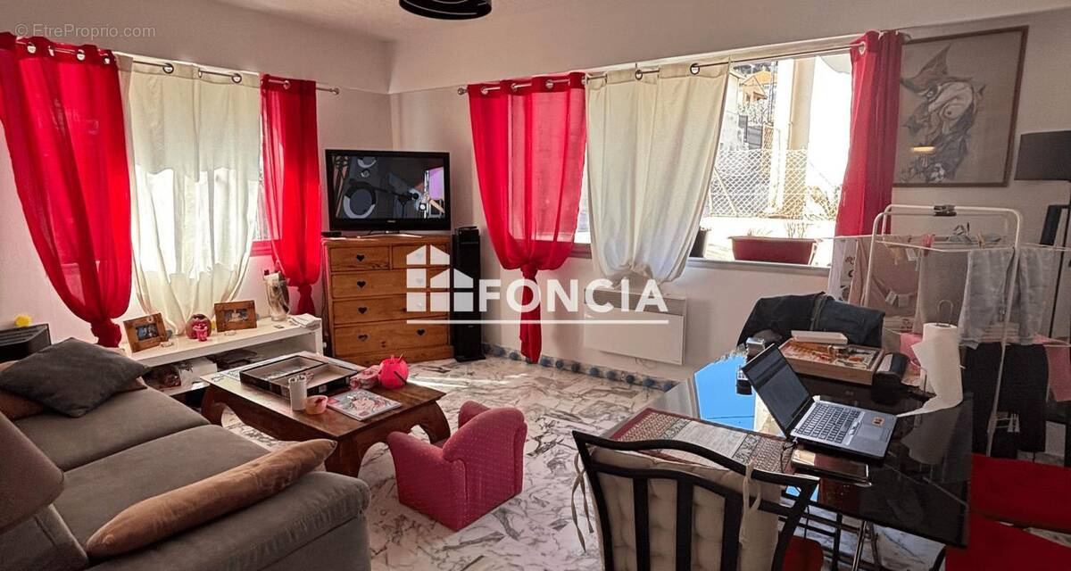 Appartement à SAINT-LAURENT-DU-VAR