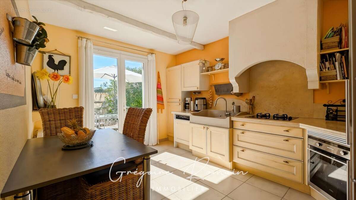 Maison à SAINT-CHAMAS