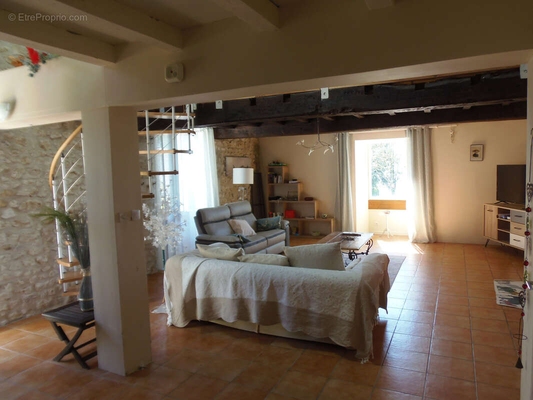 Maison à CHENAC-SAINT-SEURIN-D&#039;UZET