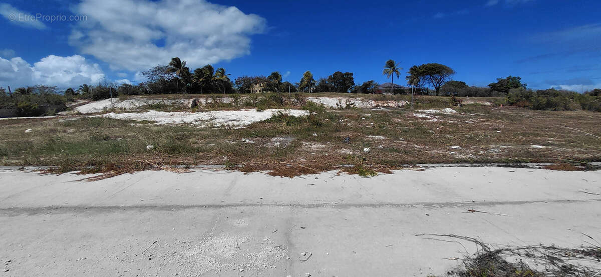 Terrain à PETIT-CANAL