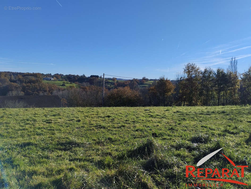 Terrain à SAINT-AULAIRE