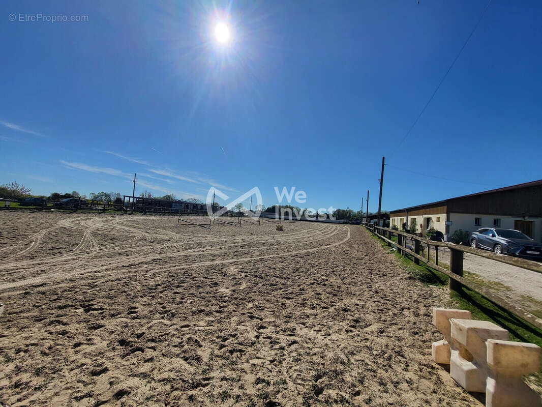 Carrière 70 x 36 m - Commerce à MARLES-EN-BRIE