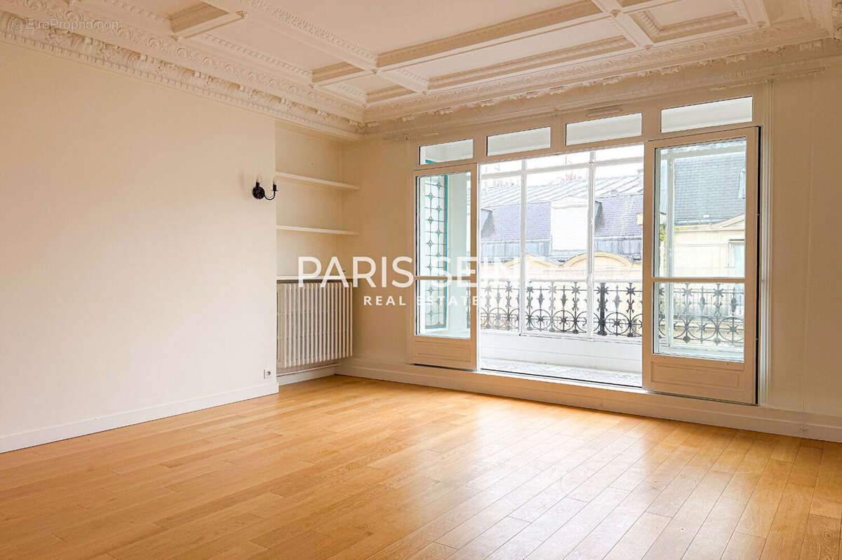 Appartement à PARIS-8E