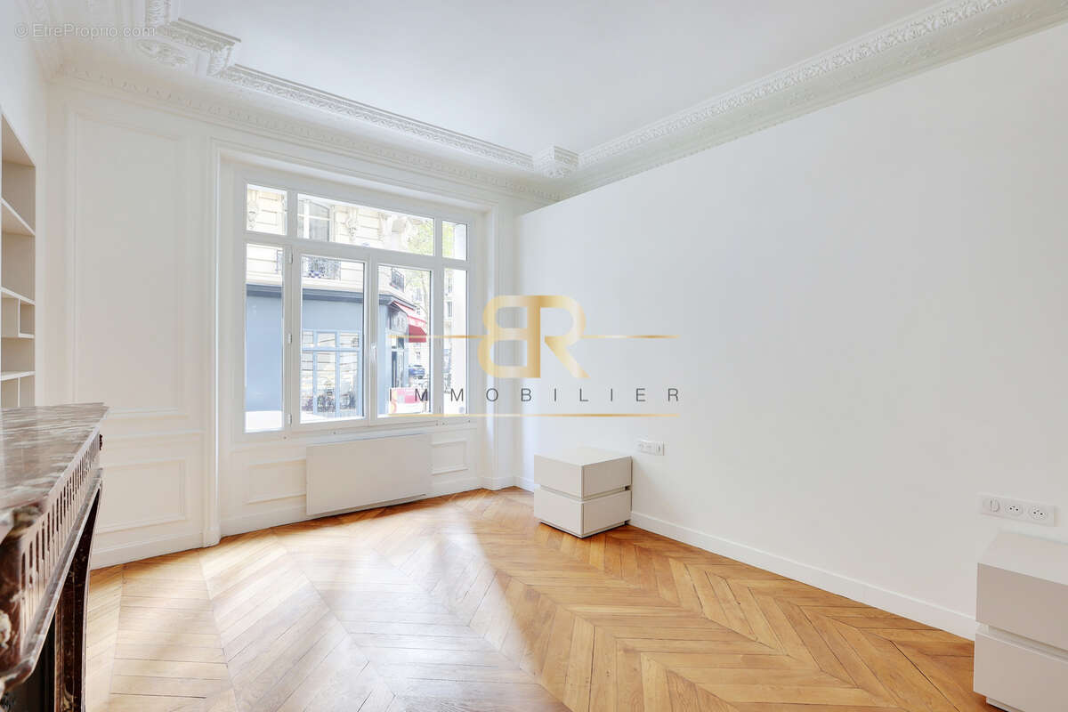 Appartement à PARIS-7E