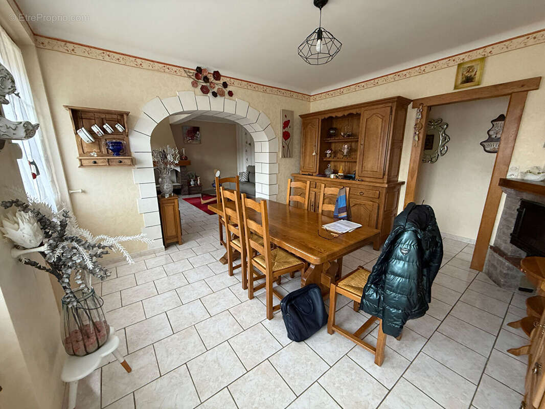 Maison à AREINES