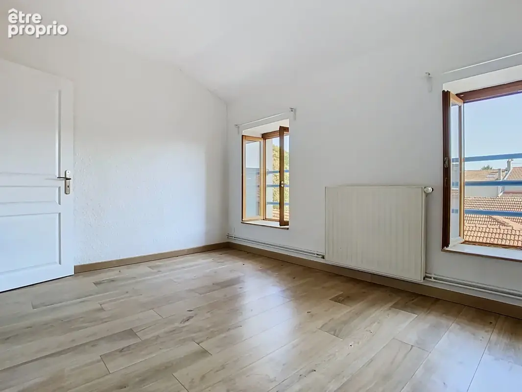 Saint-Uze, lumineuses maisons de village-idéal investissement locatif ou habitation principale. - photo 5