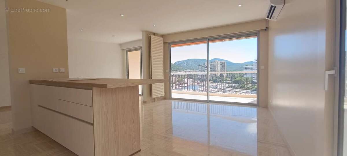 Appartement à MANDELIEU-LA-NAPOULE