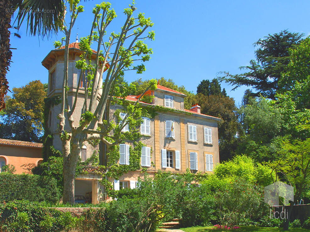 MONTELIMAR, maison 500 m2 avec dépendances - photo 1