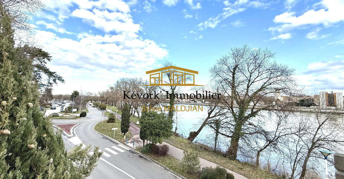 Vue  - Appartement à GUILHERAND-GRANGES