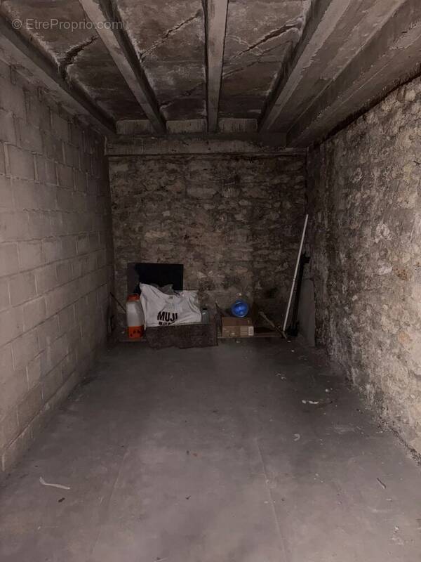 Parking à PARIS-18E