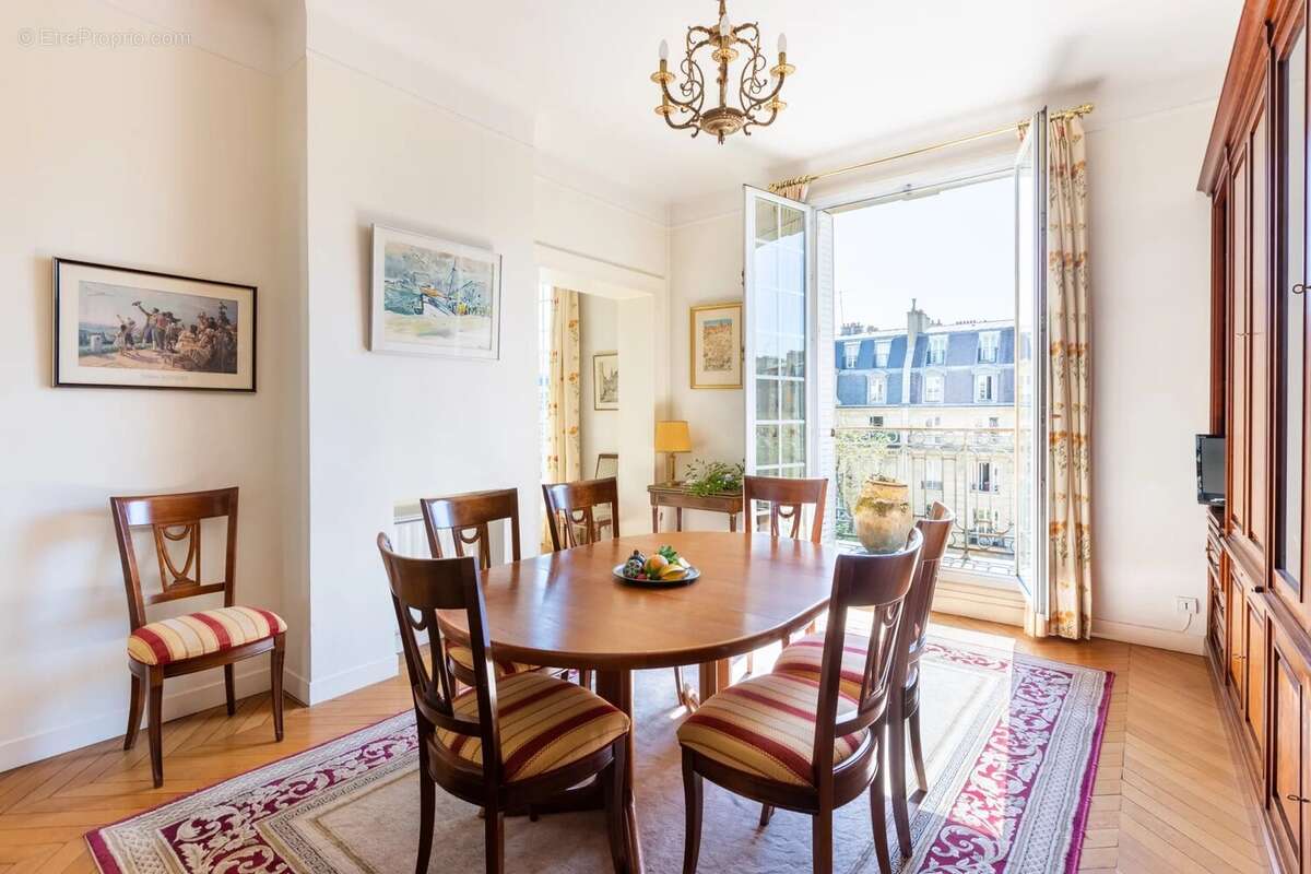 Appartement à PARIS-17E
