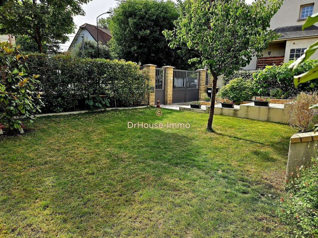 Maison 152 m² à Saint-Maur-Des-Fosses  - photo 10