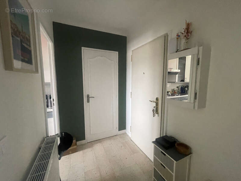 Appartement T4- 81,63m2- 8ème et dernier étage- Cave- Parking Privatif- Garage- Vue dégagée - Montaud- Le Grand Clos - photo 15