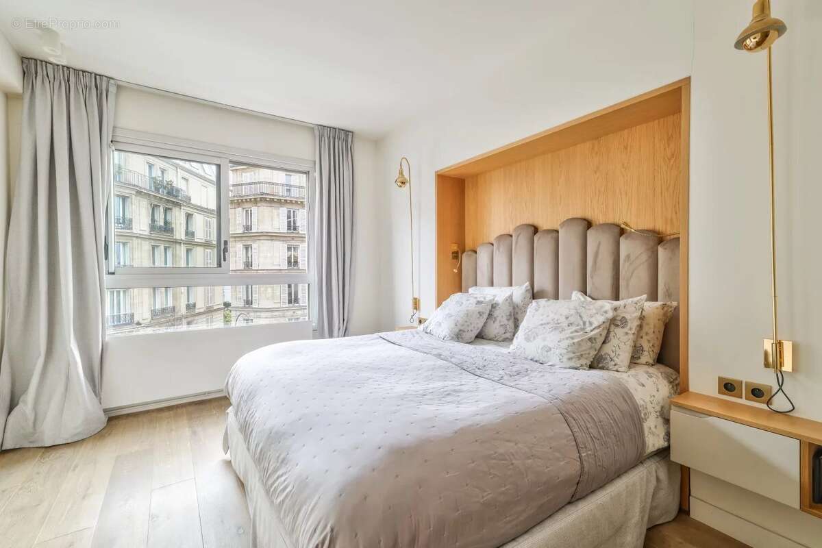 Appartement à NEUILLY-SUR-SEINE