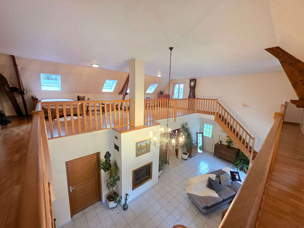 Maison à CREVECOEUR-LE-GRAND