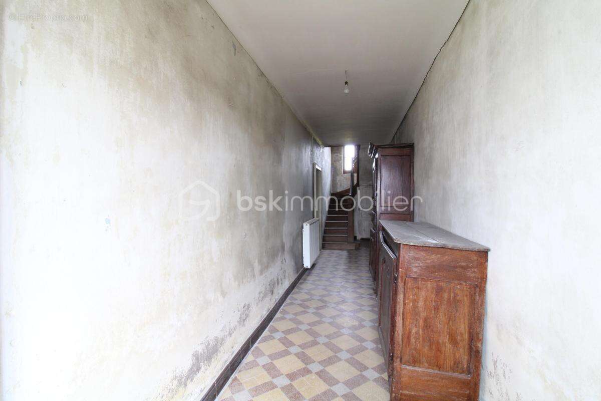 Maison à rénover avec dépendances - photo 6