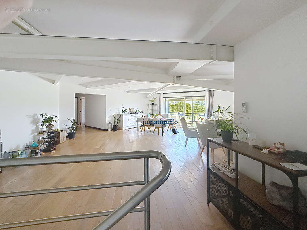 Appartement à CAMARET-SUR-AIGUES