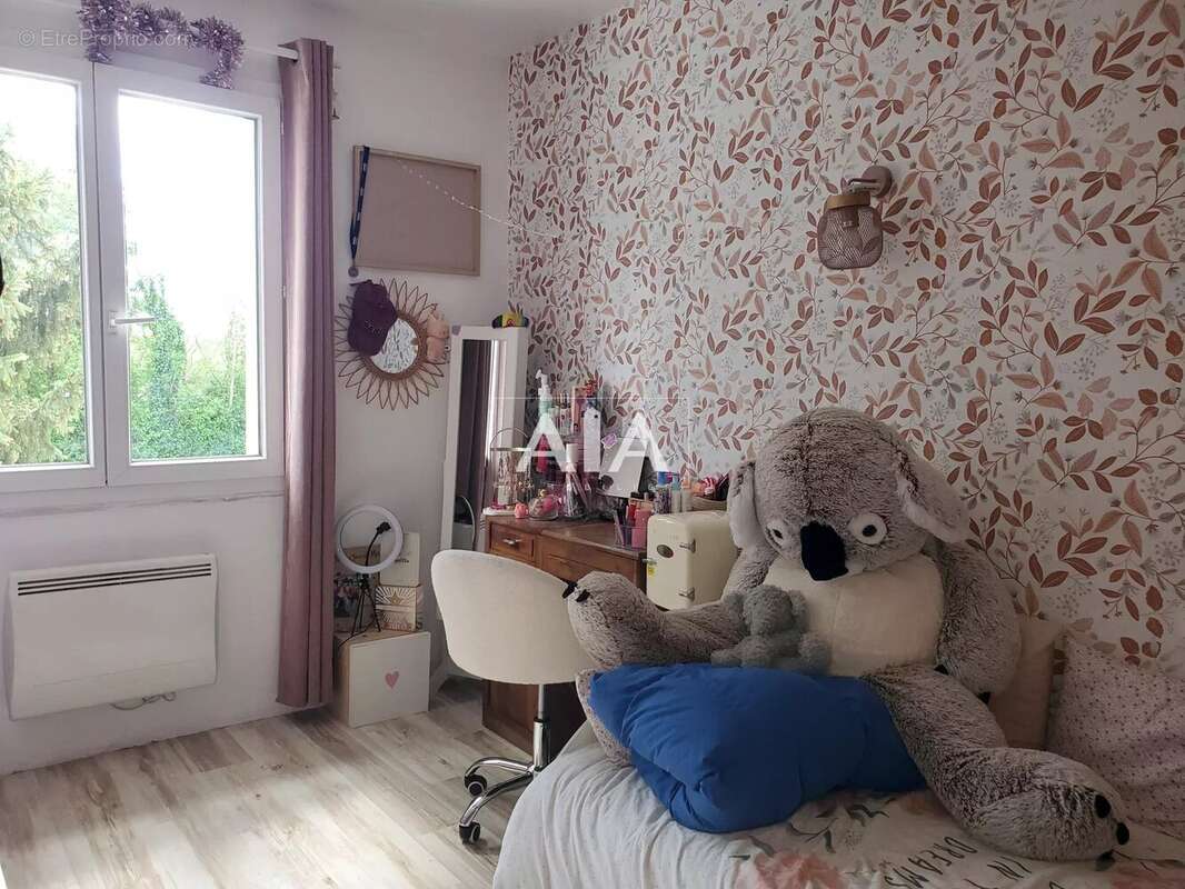Maison à LES ADJOTS
