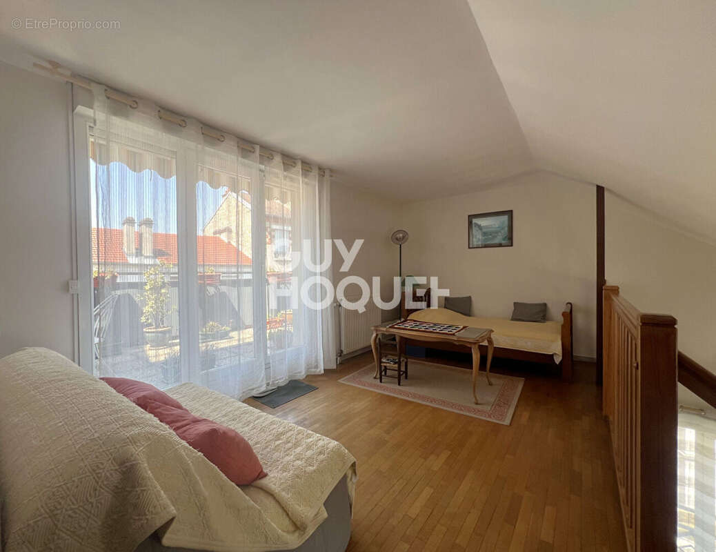 Appartement à COURBEVOIE