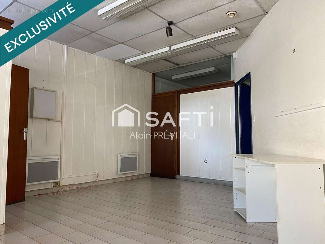 Photo 8 - Commerce à MONTREAL-LA-CLUSE