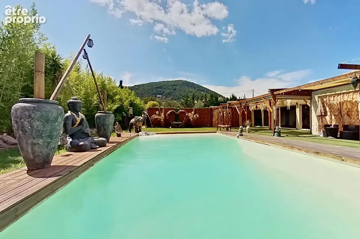 A vendre Solliès-Ville hameaux des DAIX  VILLA de 280 m² prestation de qualité - piscine - photo 3