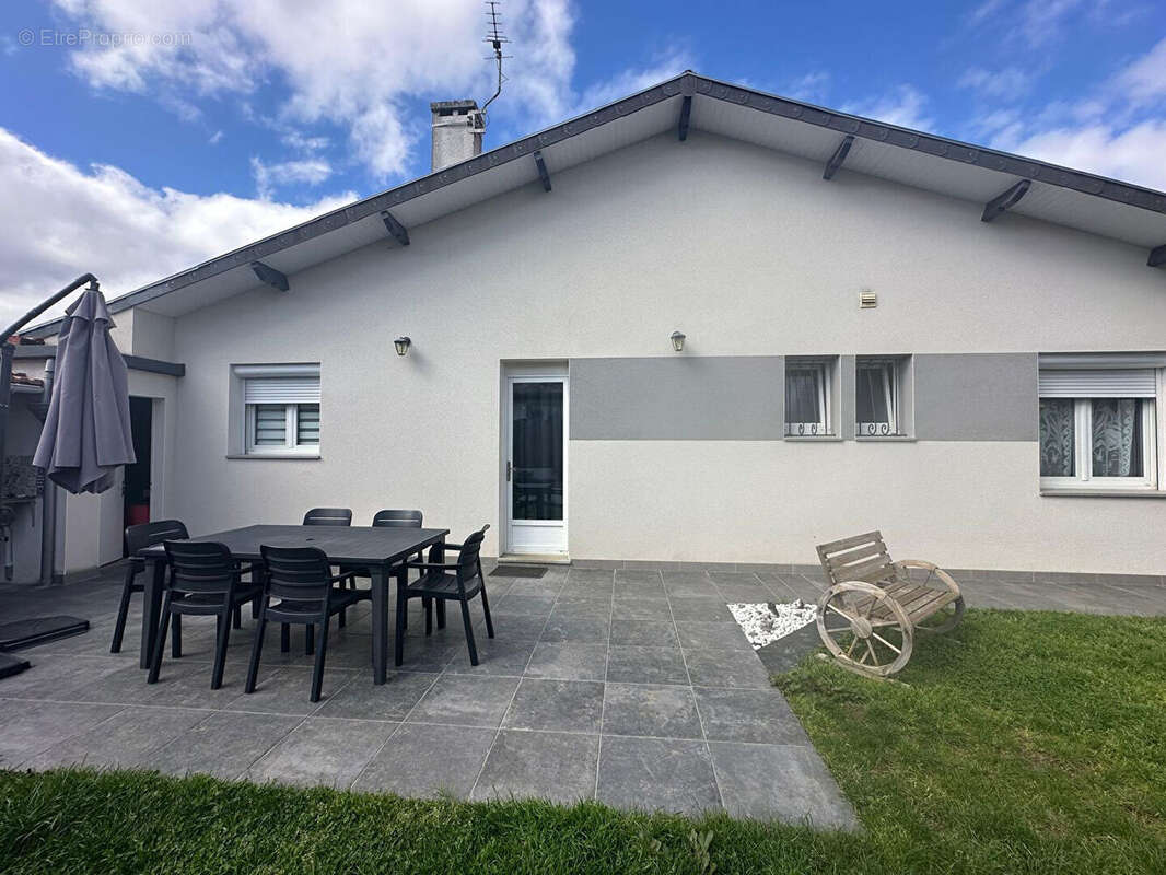 Lourdes, maison rénovée, plain pied, 4 chambres, piscine - photo 5