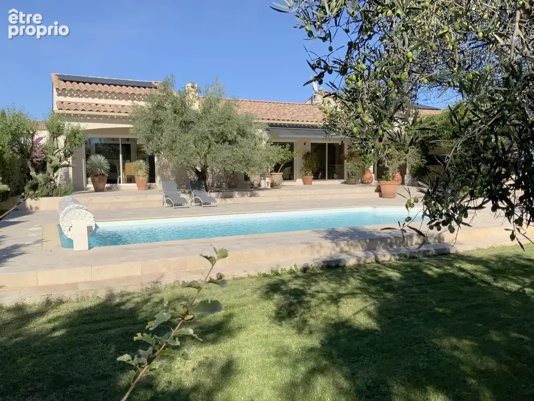 Propriété de plain pied, terrain arboré avec piscine à quelques minutes d'Uzès. - photo 8