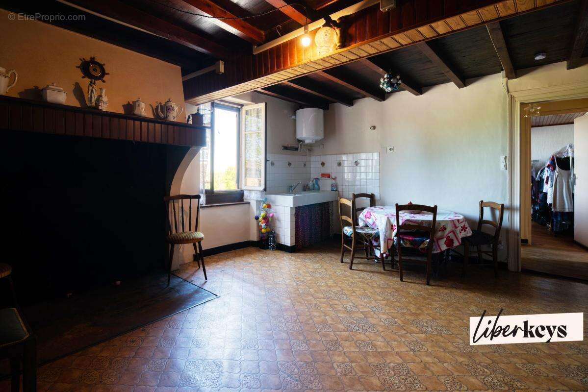 Maison longère T6 garage, annexes, terrain cadre exceptionnel - photo 8