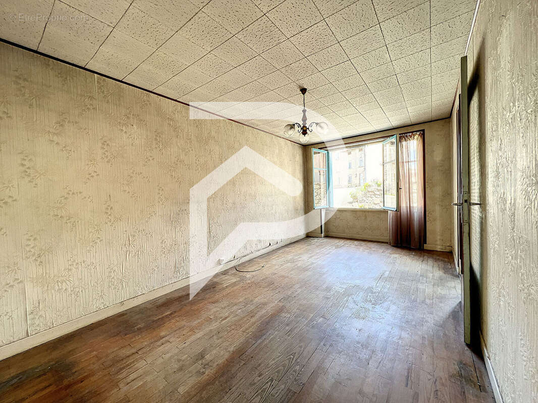 Maison à SAINT-MARTIN-LESTRA