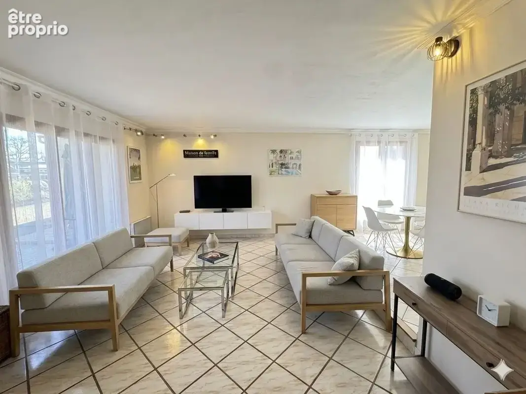 Ensemble immobilier composé d'une maison T4 -100 M2 et d'un local pro -93 M2 sur 1400 M2 de terrain - photo 2