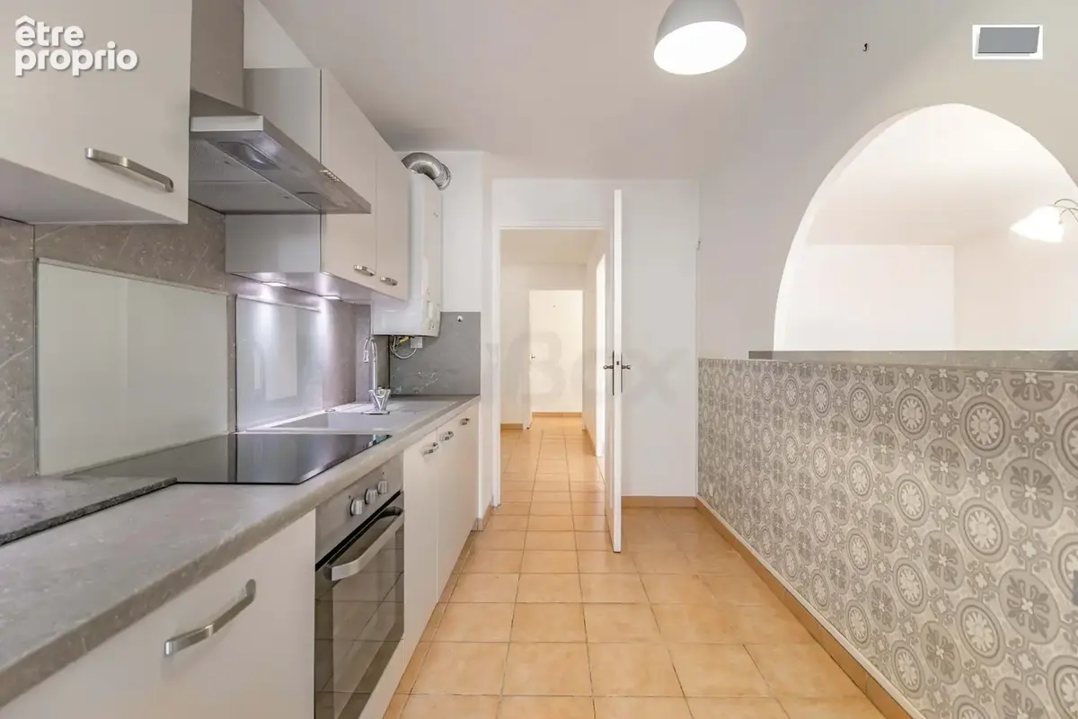 Toulon, Aguillon, 4 pièces climatisé, traversant, 85 M2, double terrasses, vue dégagée, possibilité garage. - photo 8