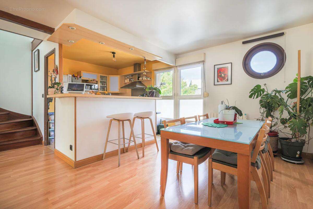 Appartement à SAULX-LES-CHARTREUX