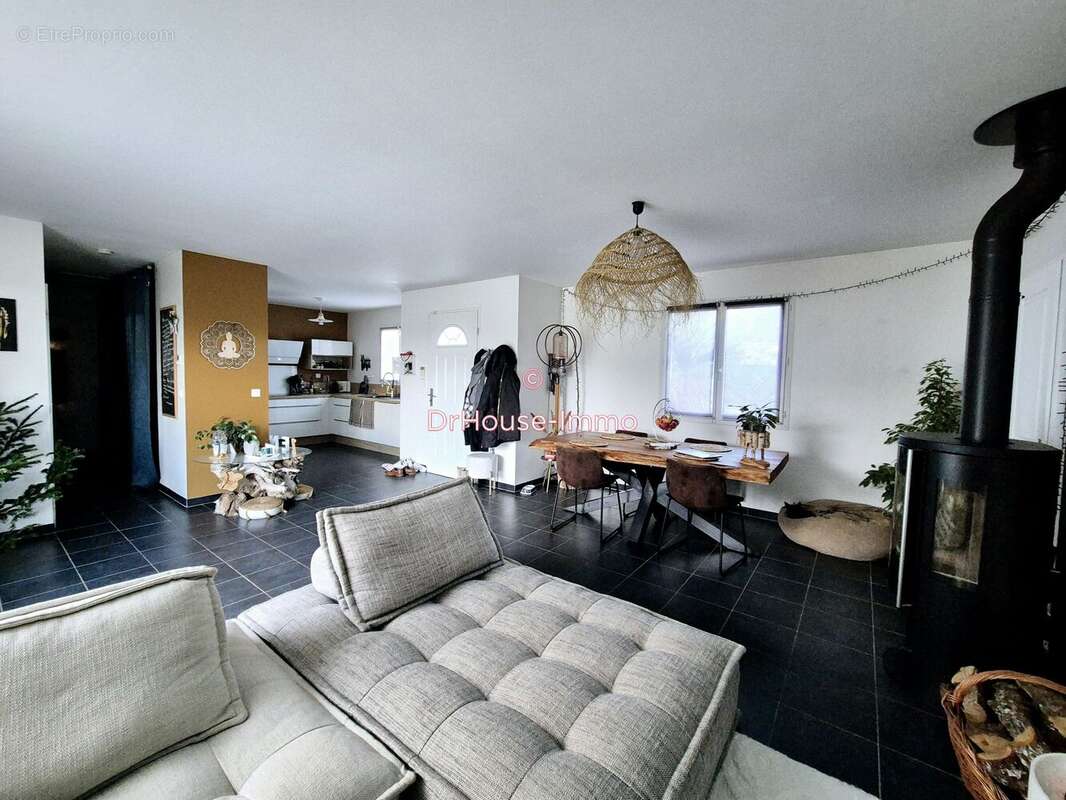Maison à MOUSSAN